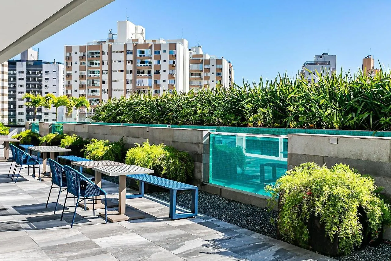 Apartamento Vista mar, confortável e aconchegante em condomínio com infraestrutura de clube CA25 Florianópolis